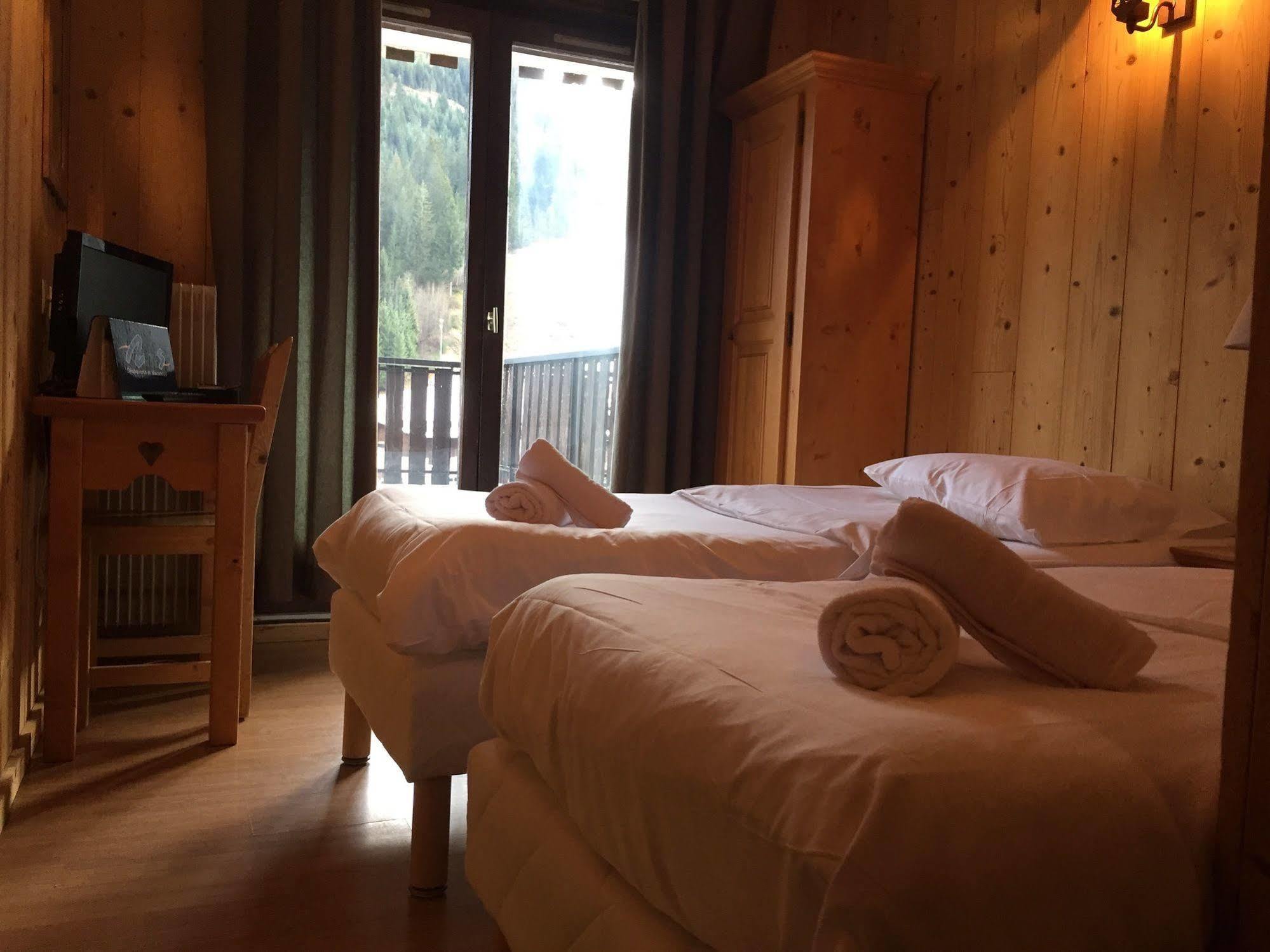 Hotel Les Combelles Шатель Экстерьер фото